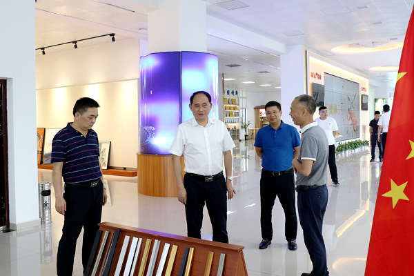 縣長馬吉云赴企業(yè)開展“送政策、解難題、優(yōu)服務(wù)”活動(dòng)